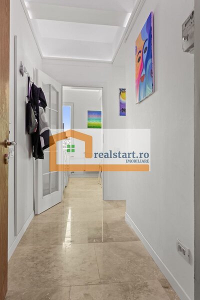 Piata Romana, vedere spectaculoasa, renovat total, inclusiv instalatii.